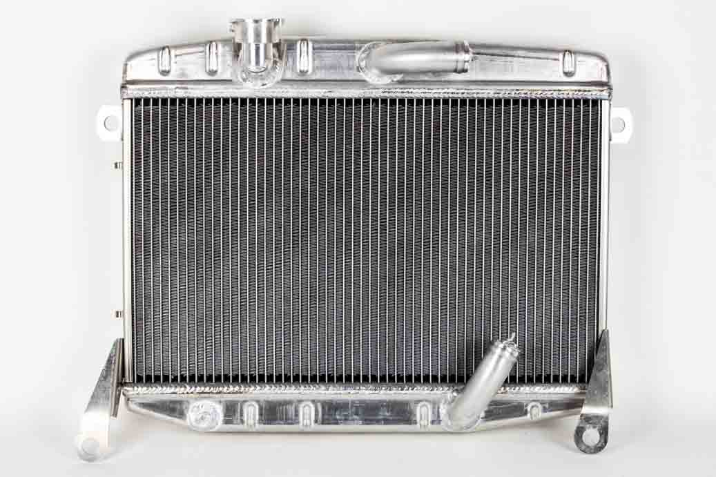 Aluminium high performance radiator for Alfa GT Bertone 1st series / Giulia (natural)